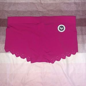 NWOT Roxy Surf Scallop Boy Shorts Bikini